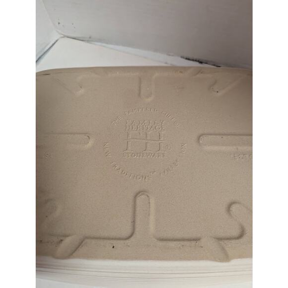 Pampered Chef Stoneware Baking Family Heritage  15 X 10 pre-owned Stone Color